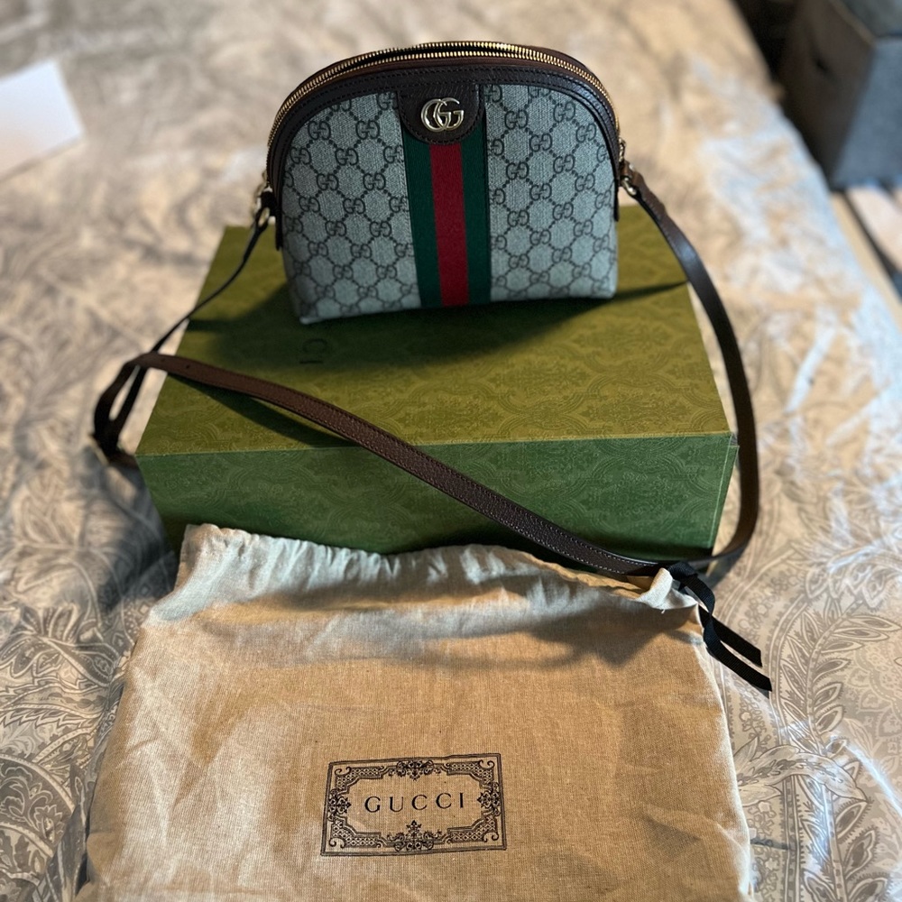Small crossbody Gucci bag